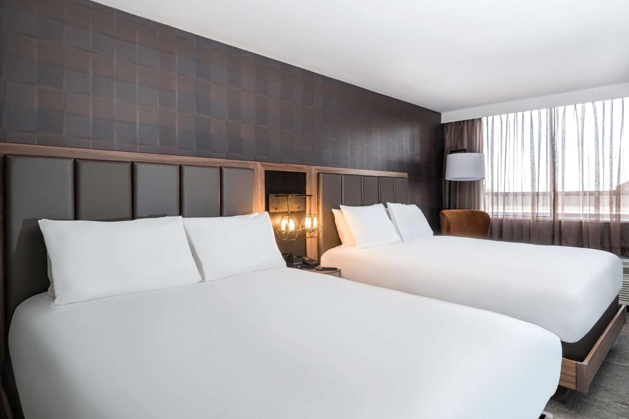 Hotel Doubletree By Hilton Kitchener Extérieur photo