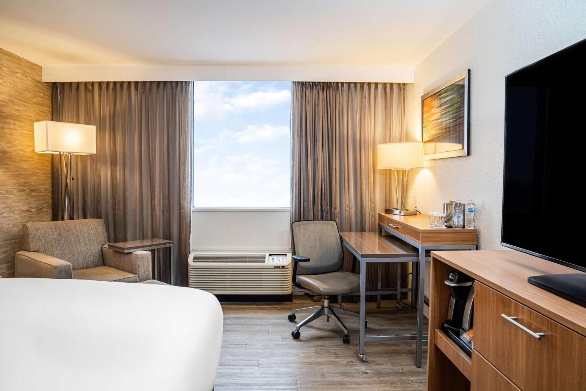 Hotel Doubletree By Hilton Kitchener Extérieur photo