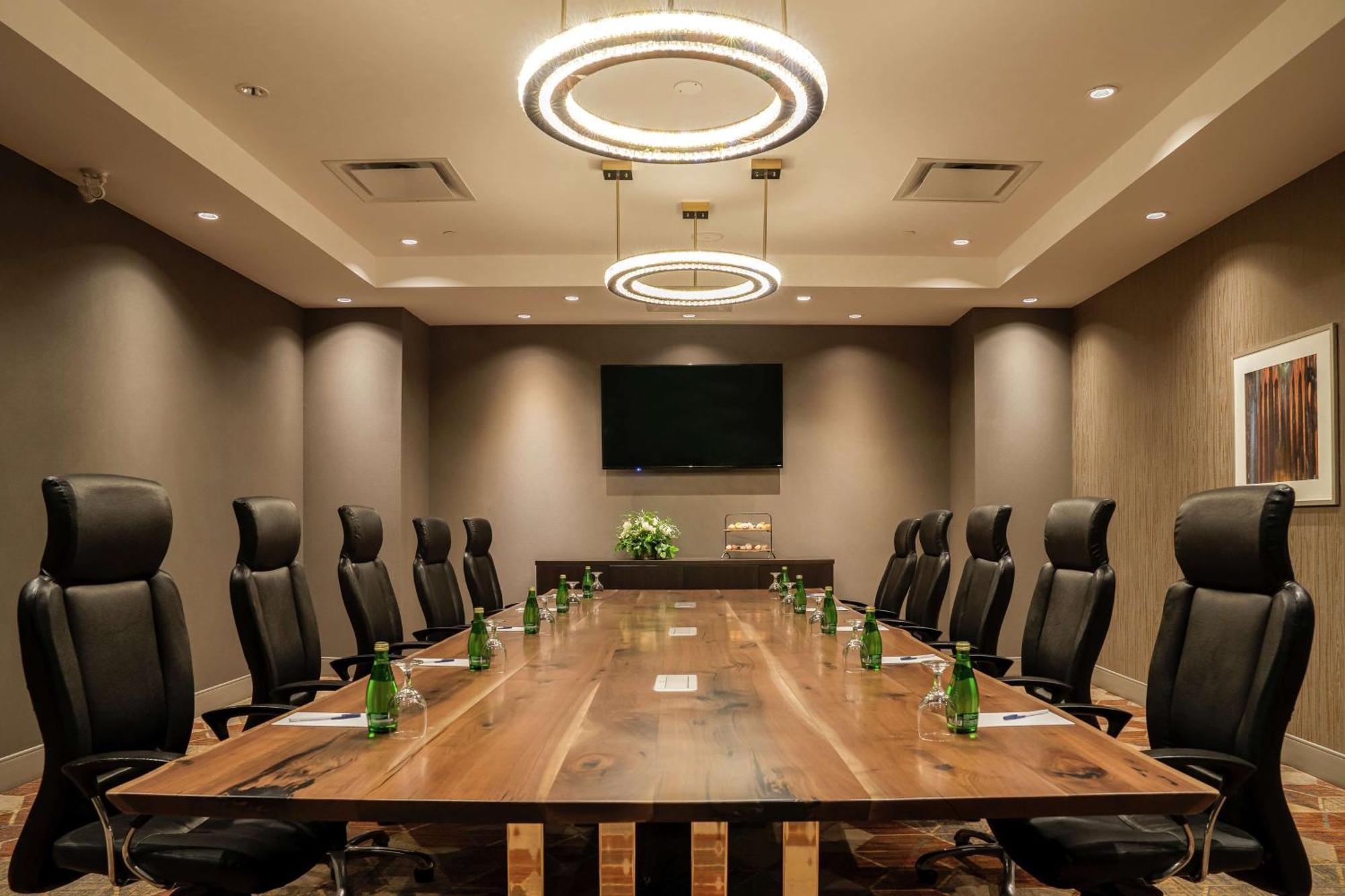 Hotel Doubletree By Hilton Kitchener Extérieur photo