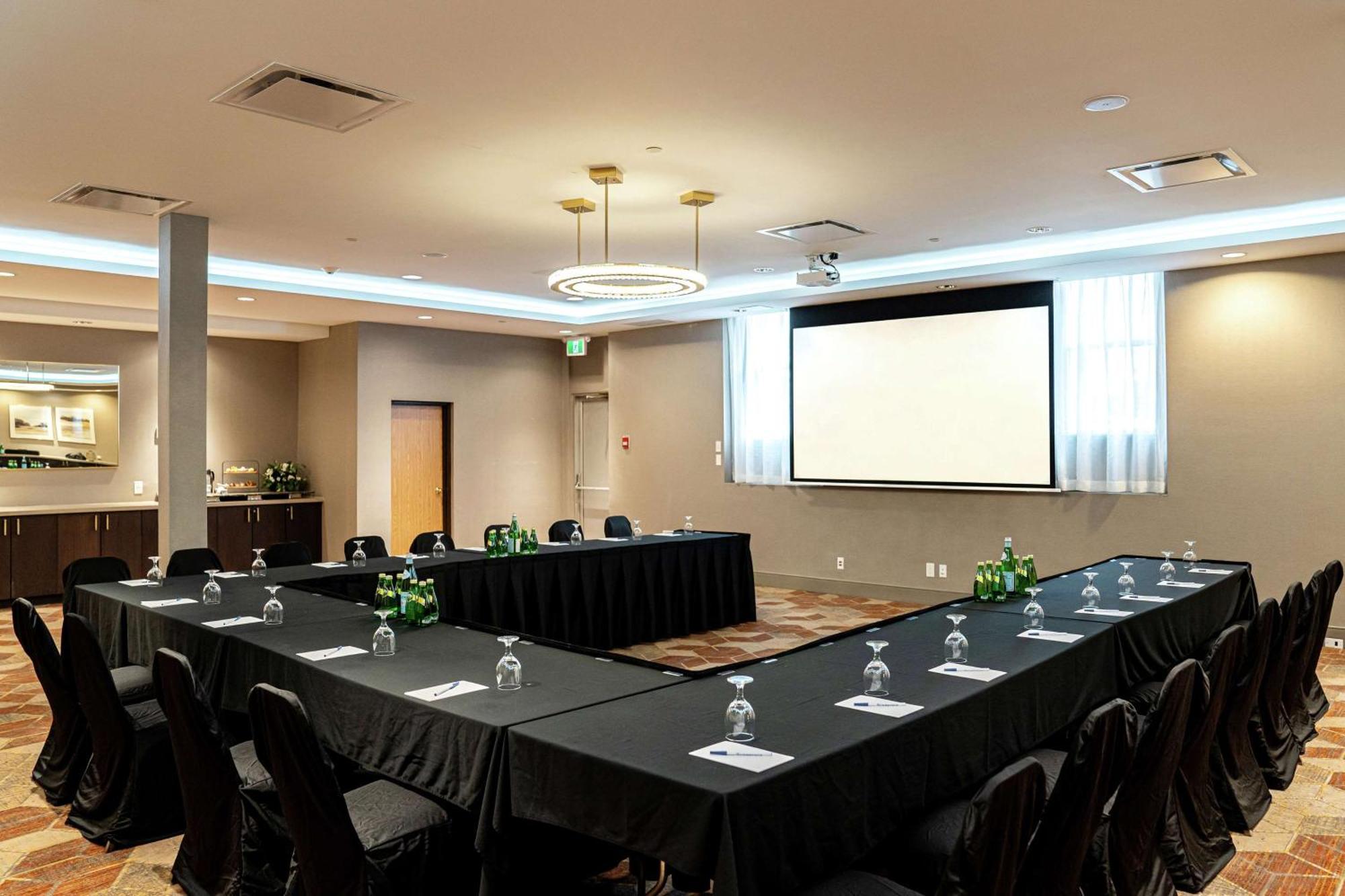 Hotel Doubletree By Hilton Kitchener Extérieur photo