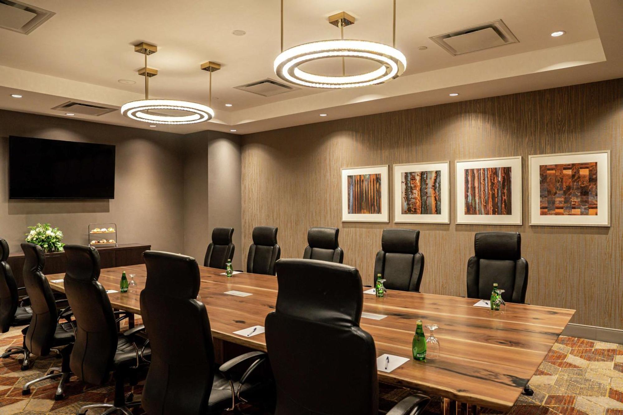 Hotel Doubletree By Hilton Kitchener Extérieur photo