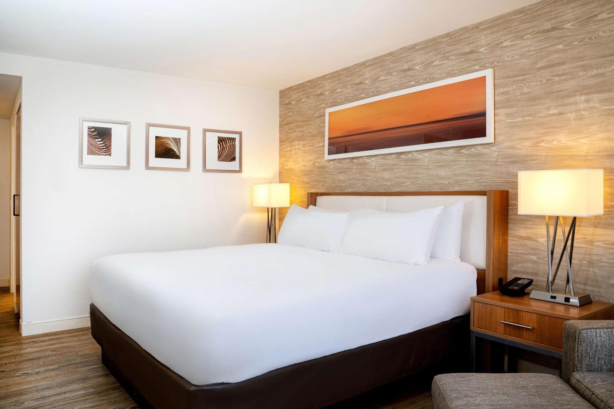 Hotel Doubletree By Hilton Kitchener Extérieur photo
