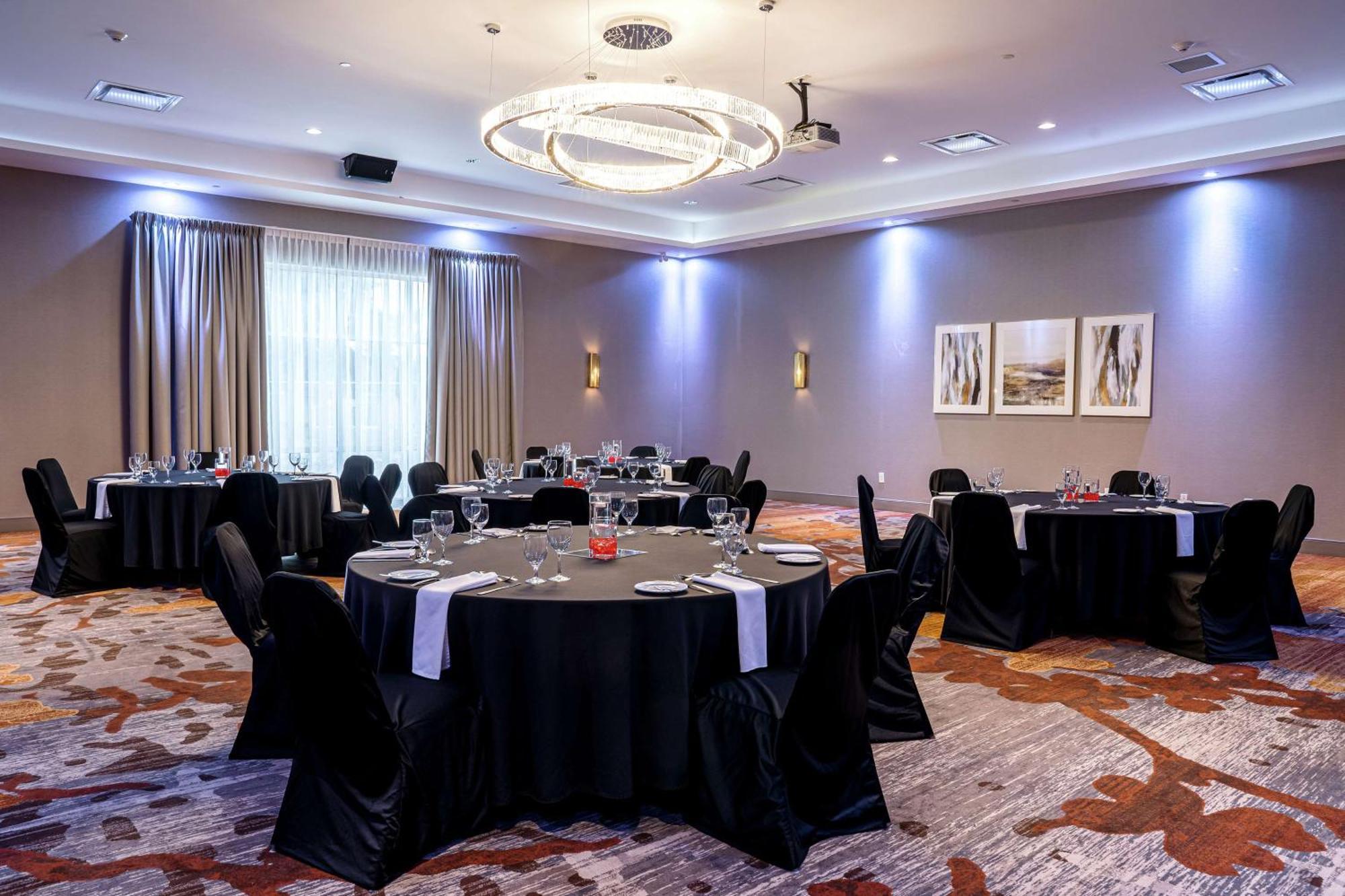 Hotel Doubletree By Hilton Kitchener Extérieur photo