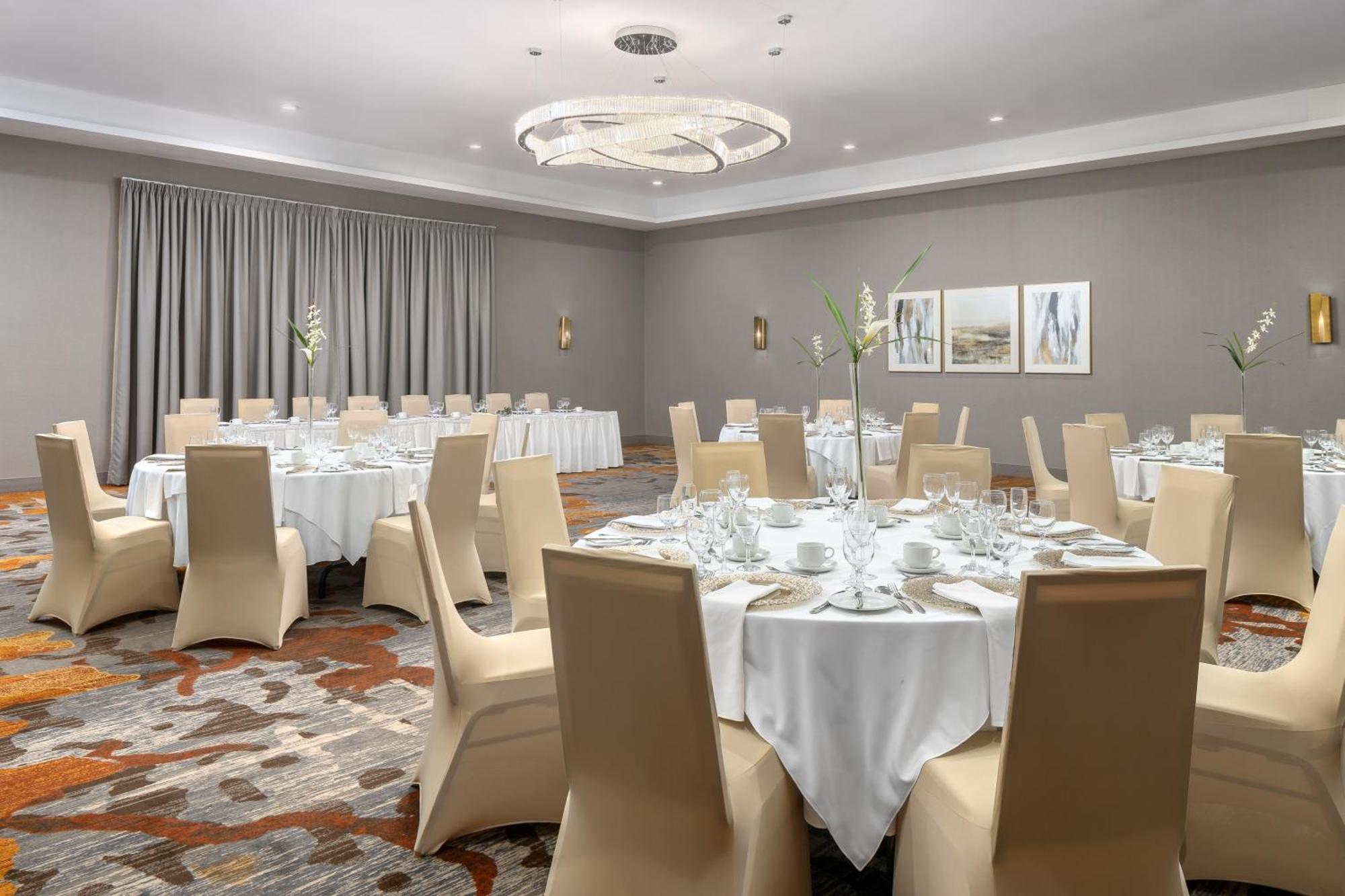 Hotel Doubletree By Hilton Kitchener Extérieur photo